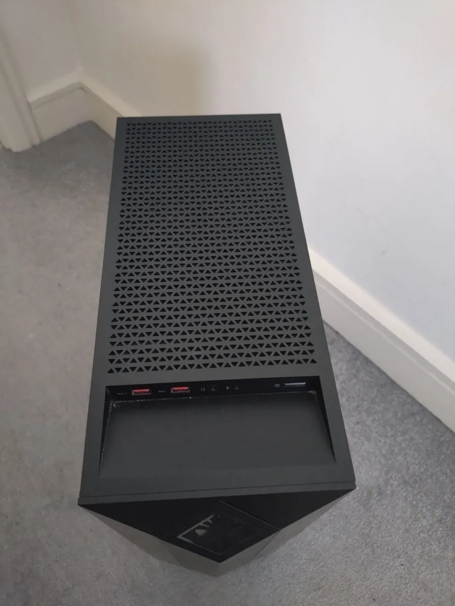 OMEN by HP Obelisk 25L -  i7 32GB ram 512GB SSD - Image 4