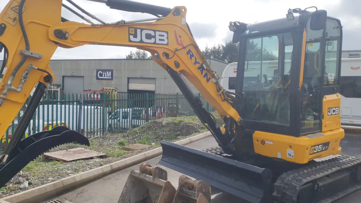 JCB 3.5 TON DIGGER - Image 4