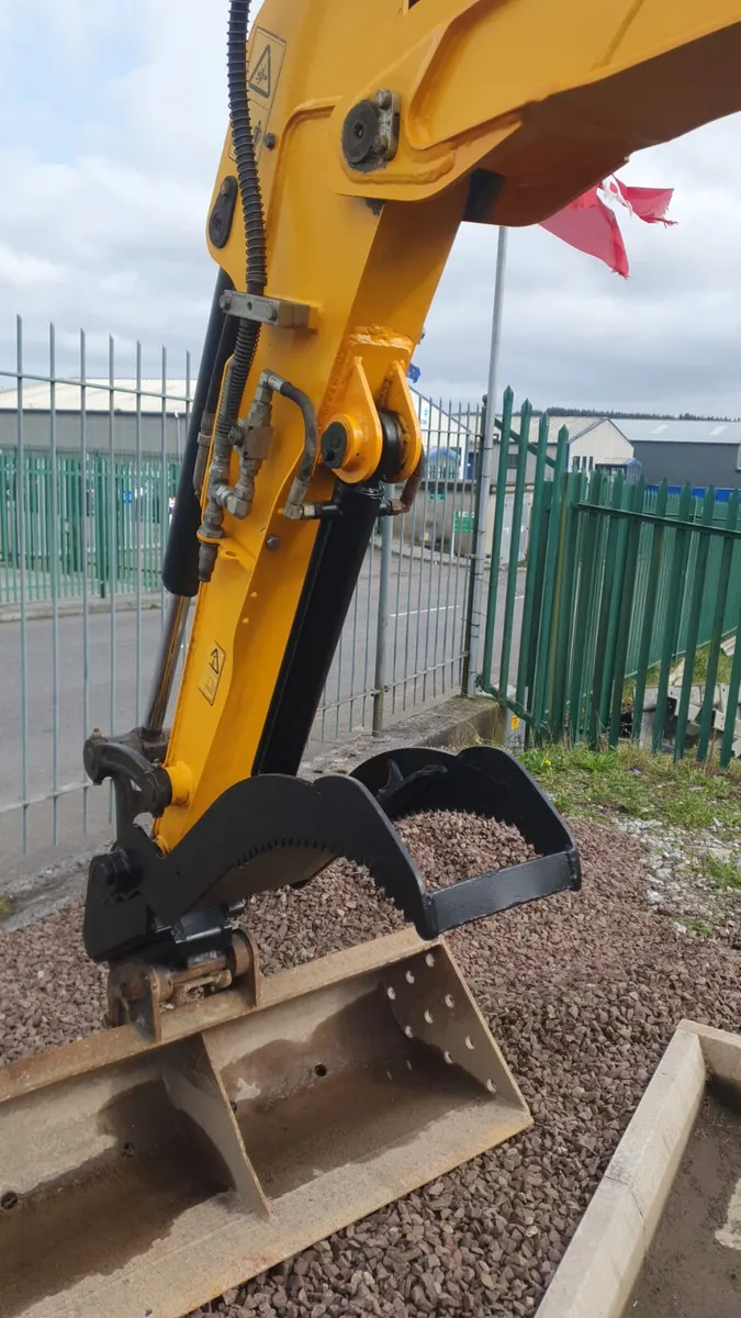 JCB 3.5 TON DIGGER - Image 3