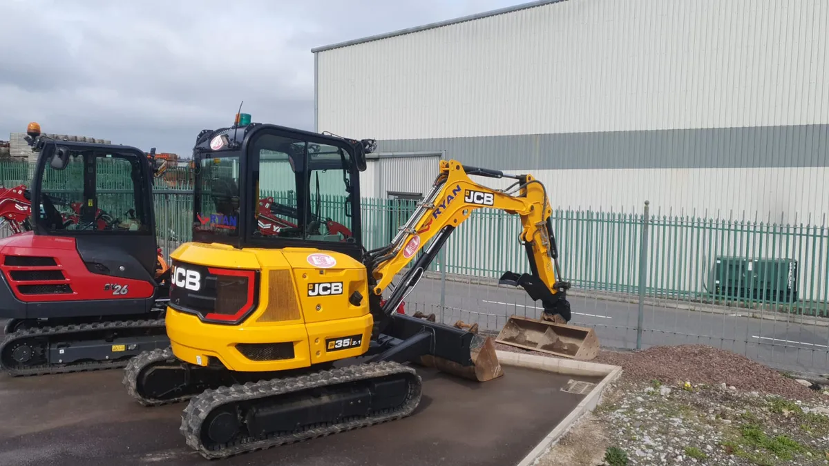 JCB 3.5 TON DIGGER - Image 1