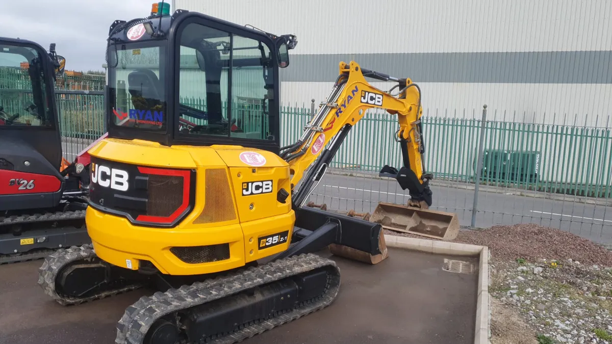 JCB 3.5 TON DIGGER - Image 2