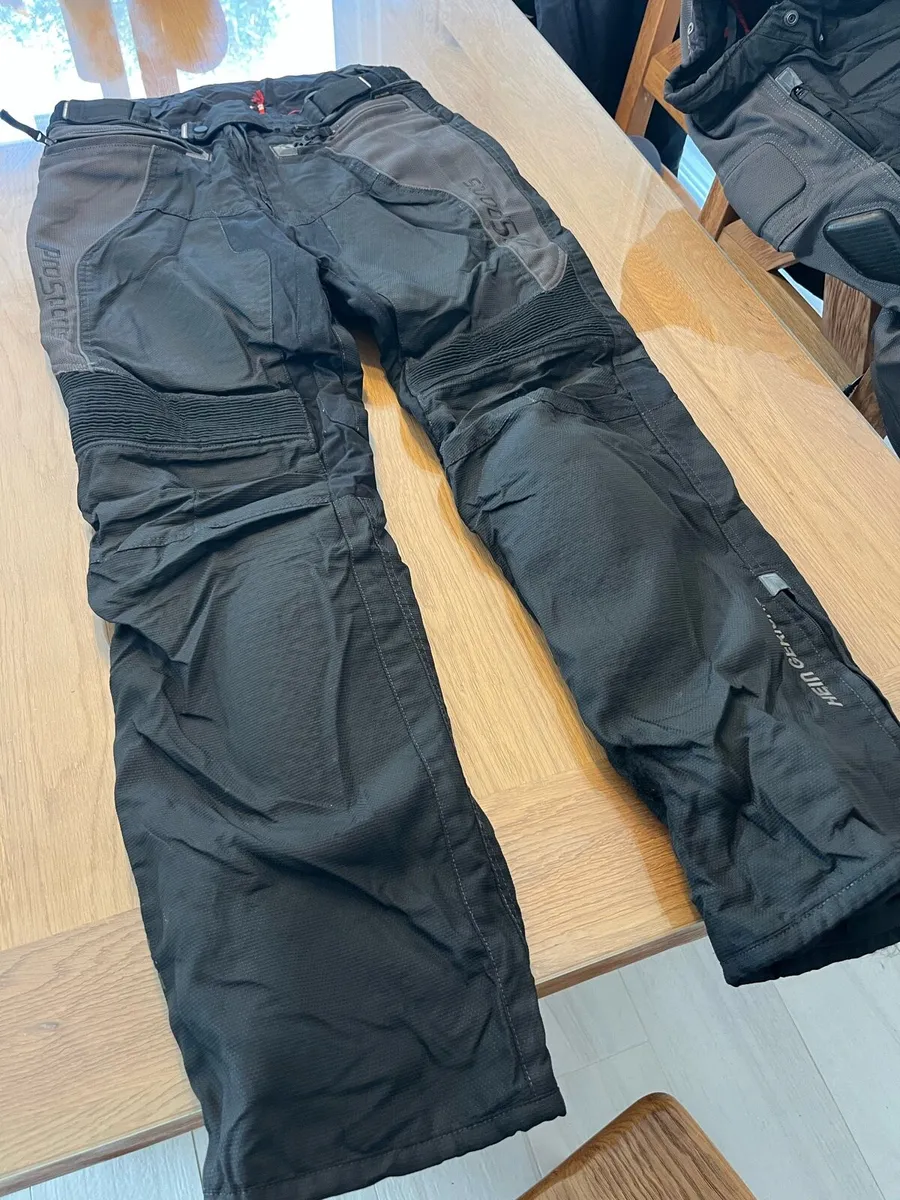 HeinGericke Pros ports Gore-Tex jacket and pants - Image 4