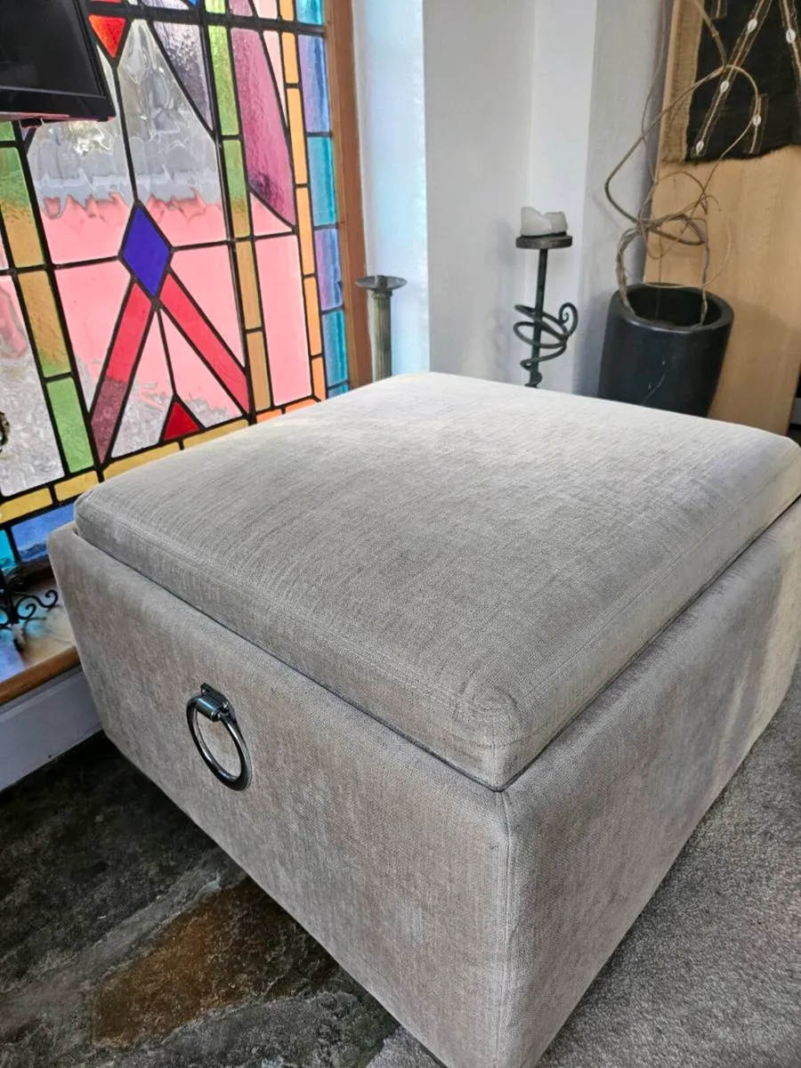 Footstool / table - Image 1