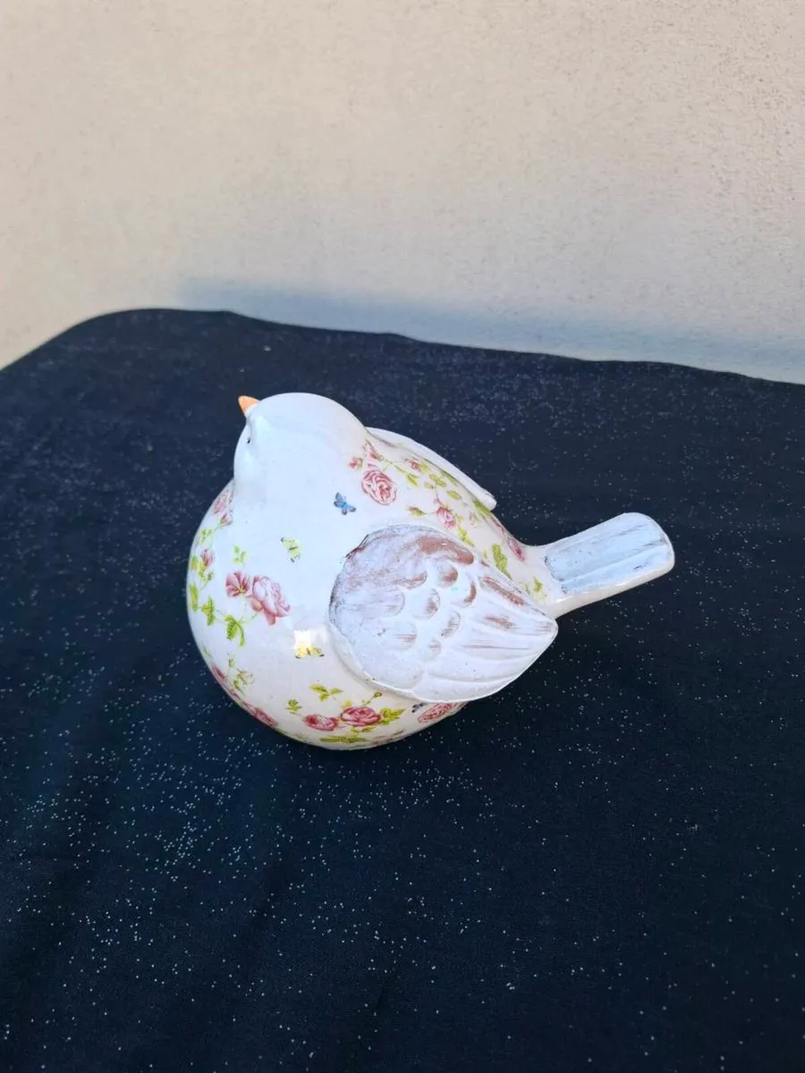 Floral bird statue - Image 2