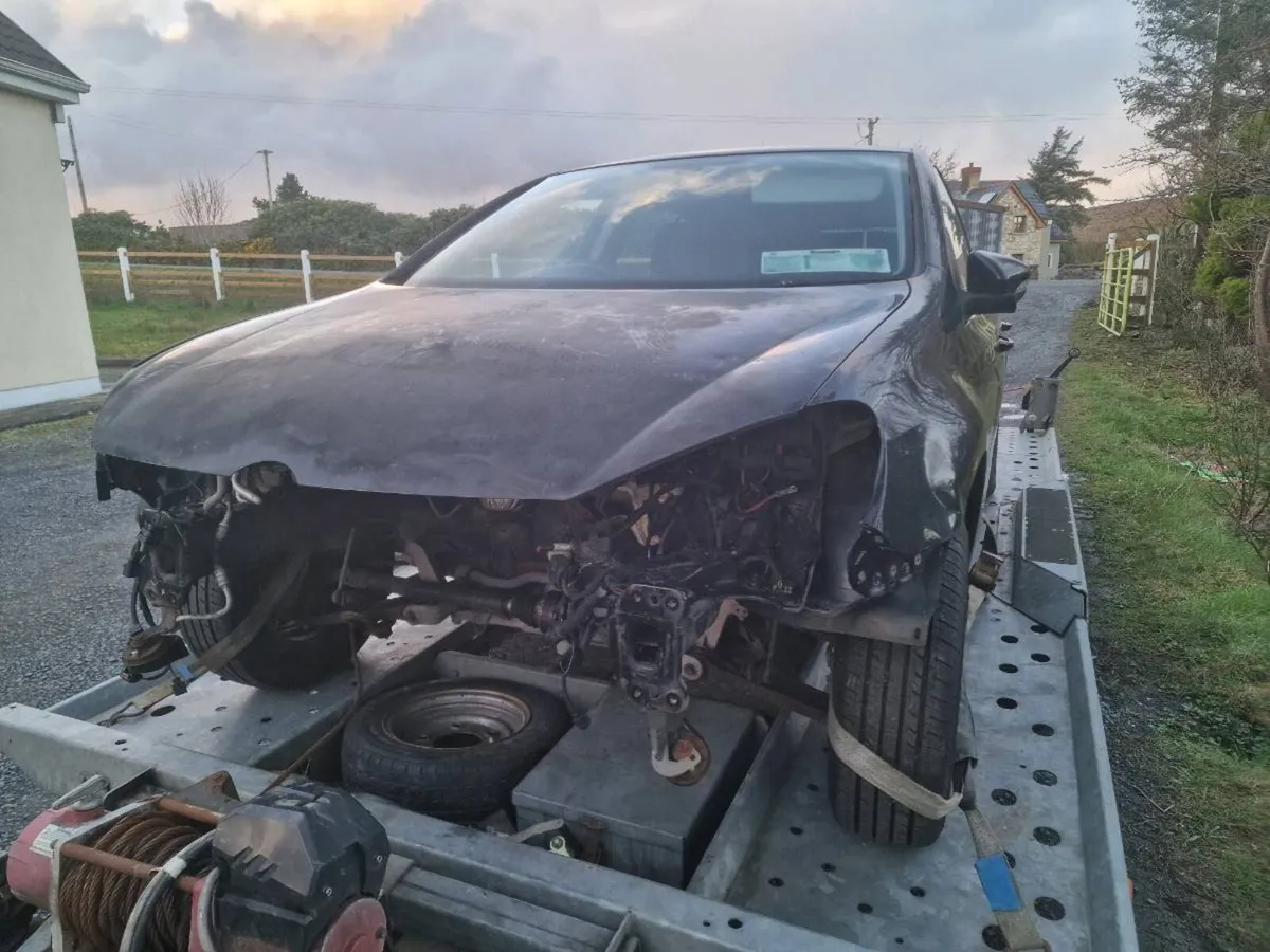 Vw golf breaking - Image 4