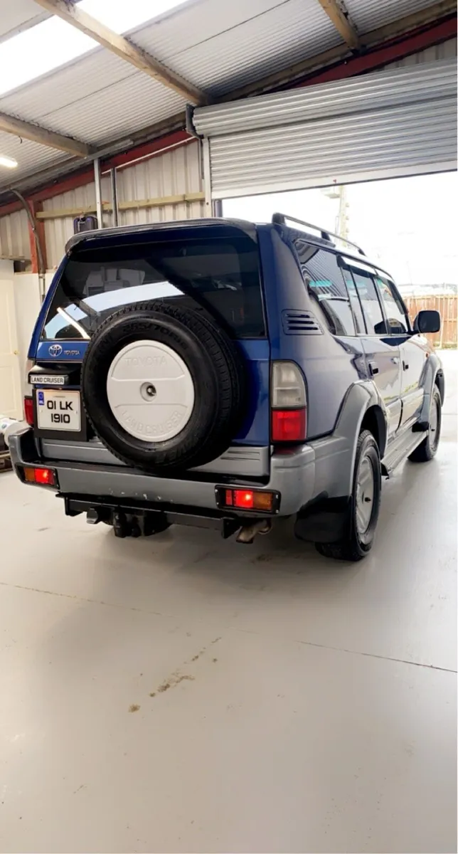 Toyota Landcruiser crewcab - Image 2