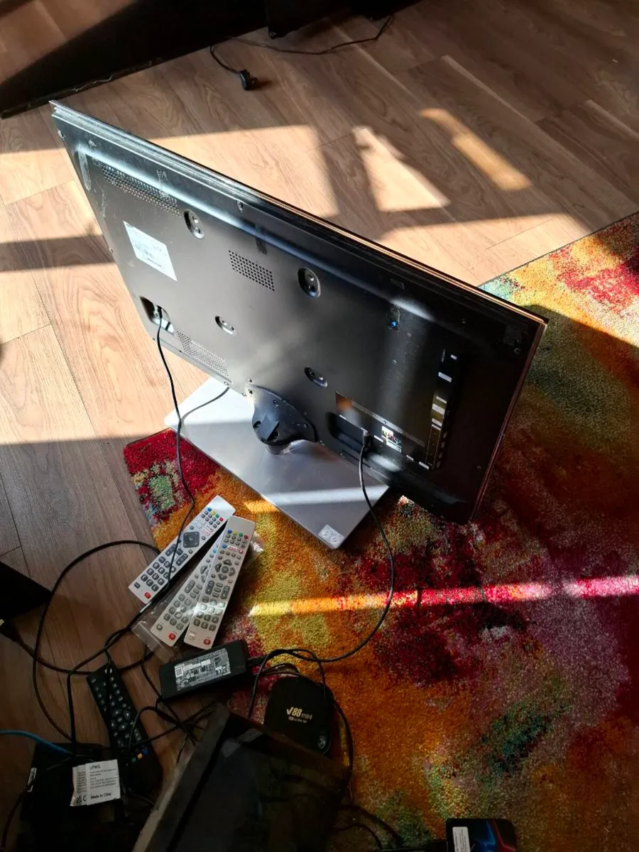 32 INCH BASIC SMART TV - Image 2