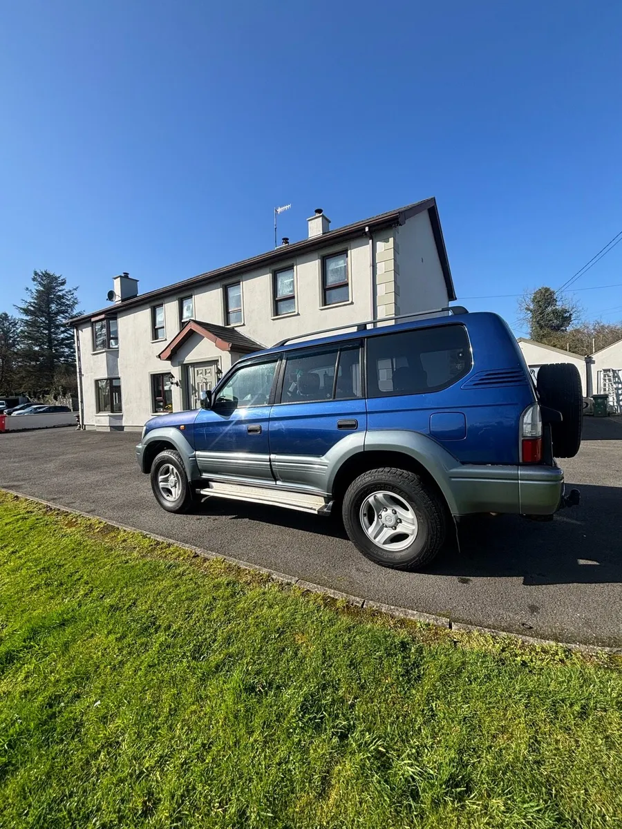 Toyota Landcruiser crewcab - Image 4
