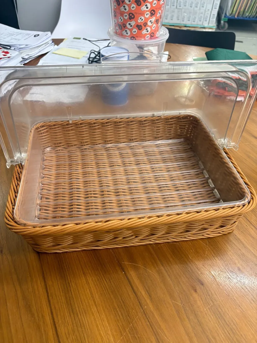 Polywicker basket with a transparent lid - Image 2