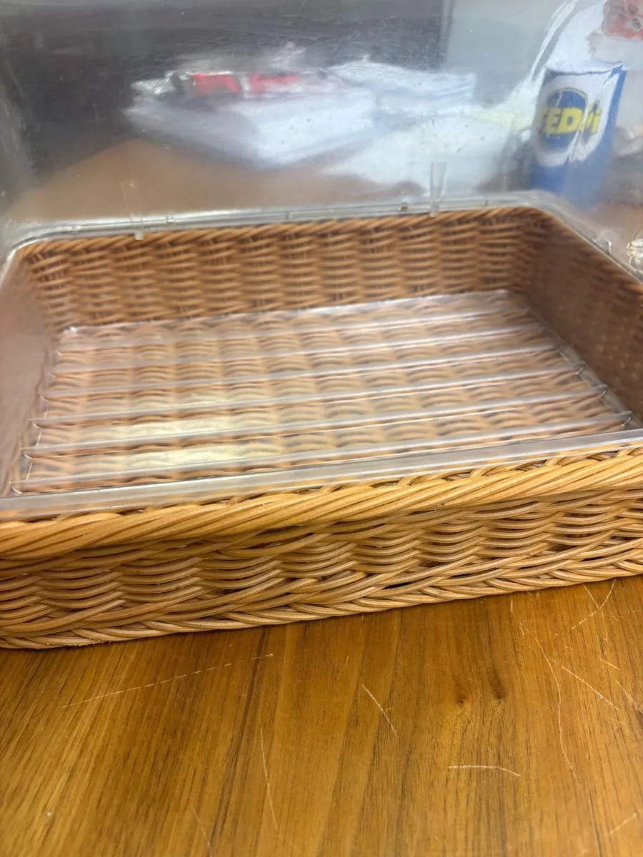 Polywicker basket with a transparent lid - Image 3