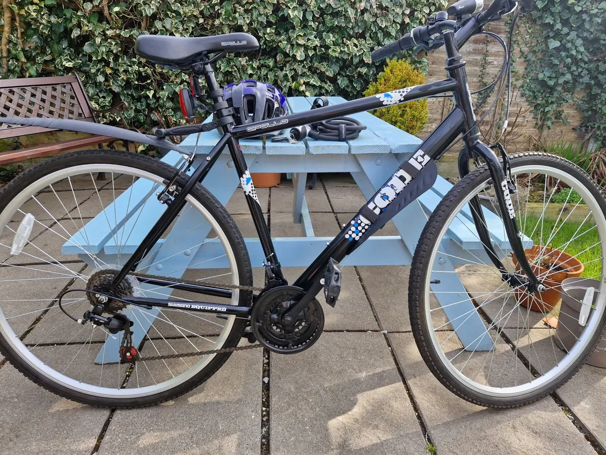 Hybrid bike in as new condition - Image 1