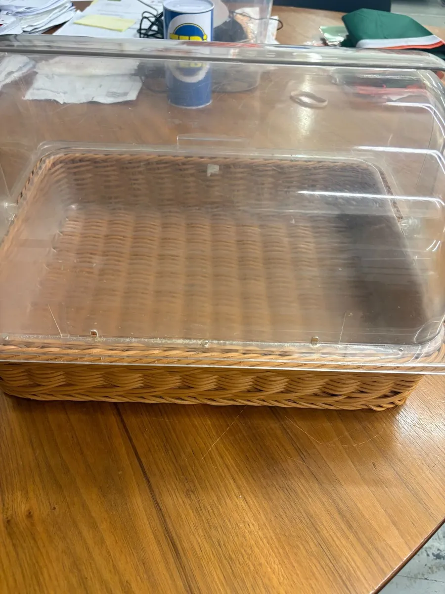Polywicker basket with a transparent lid - Image 4