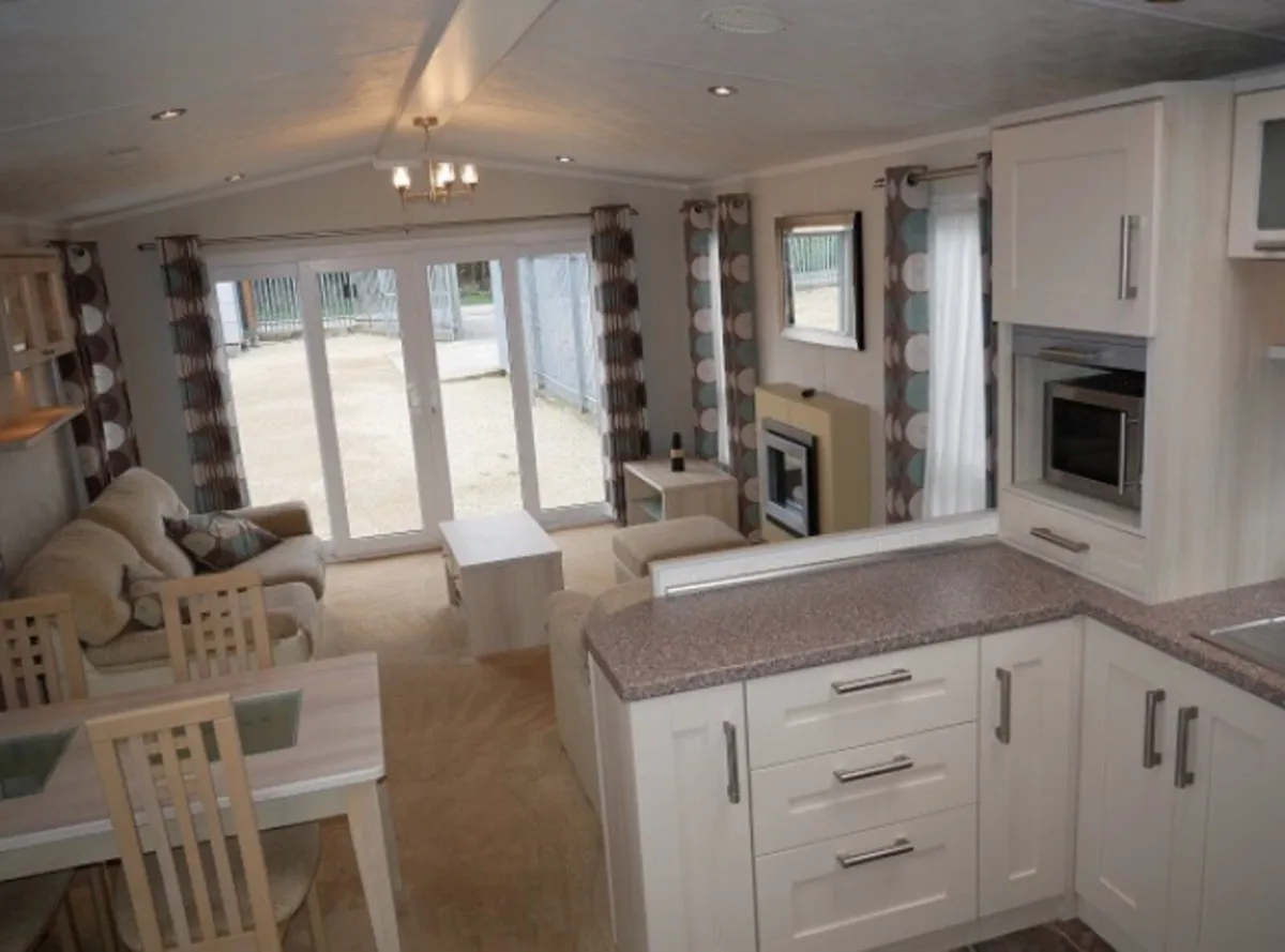 Modern and bright Pemberton with Winter pack - Image 2