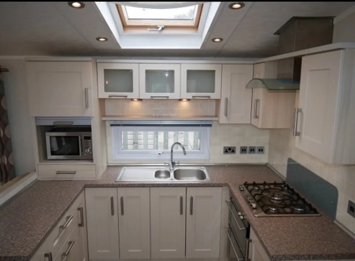 Modern and bright Pemberton with Winter pack - Image 4