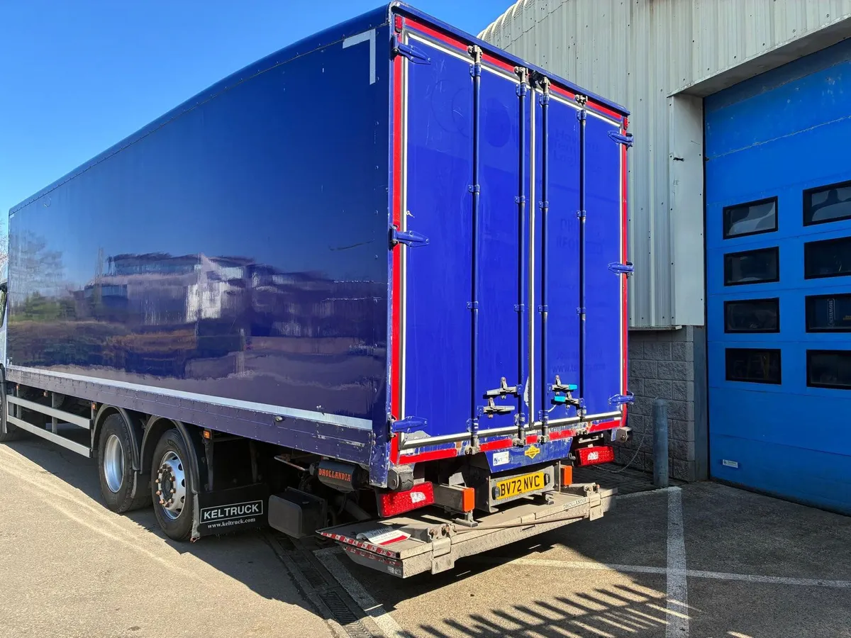 Scania P320 6X2 Rigid - Image 2