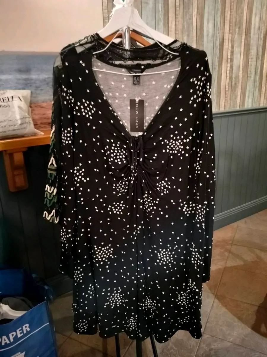 New look black Dress with white star pattern and v - Image 1