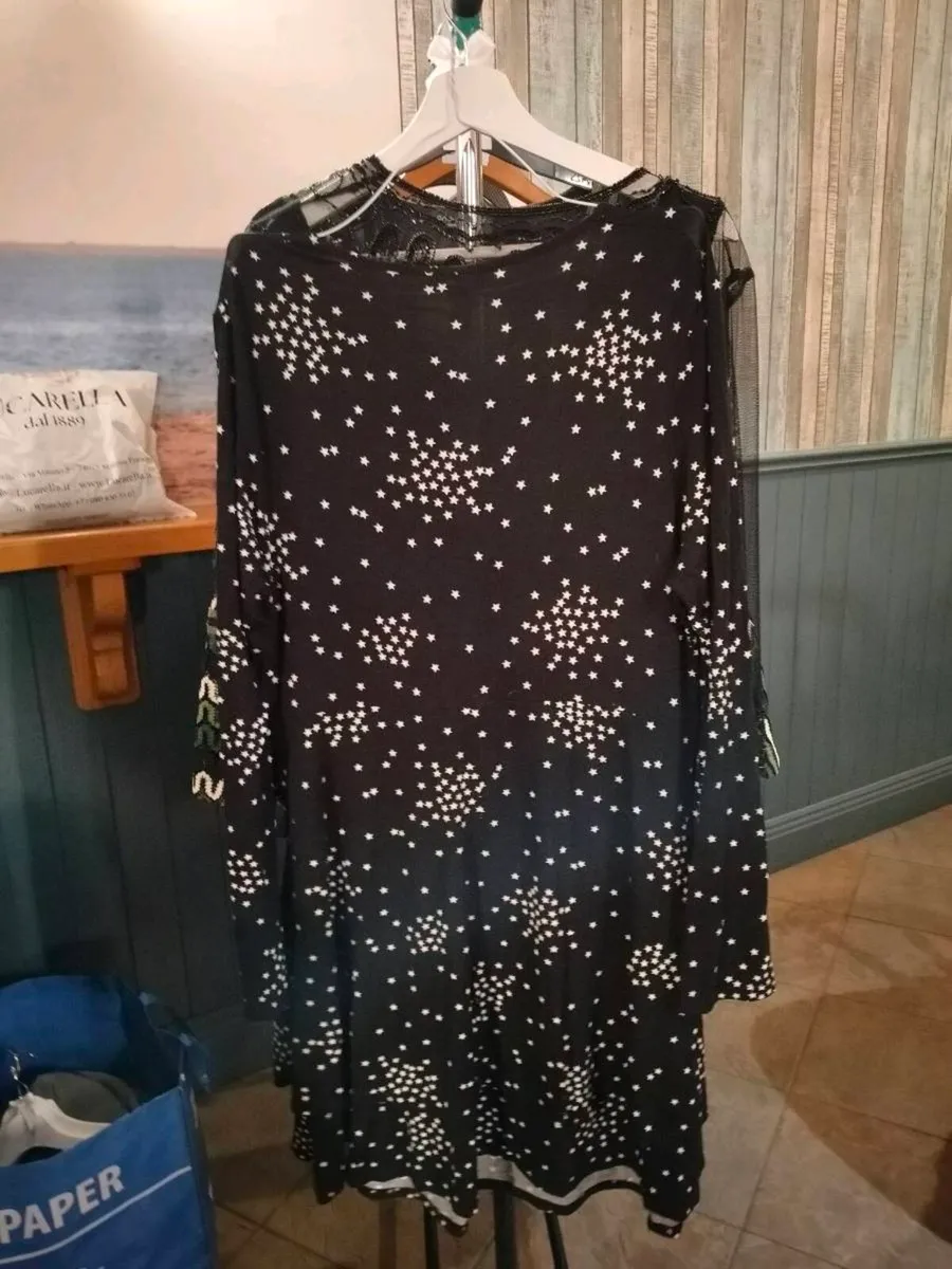 New look black Dress with white star pattern and v - Image 2