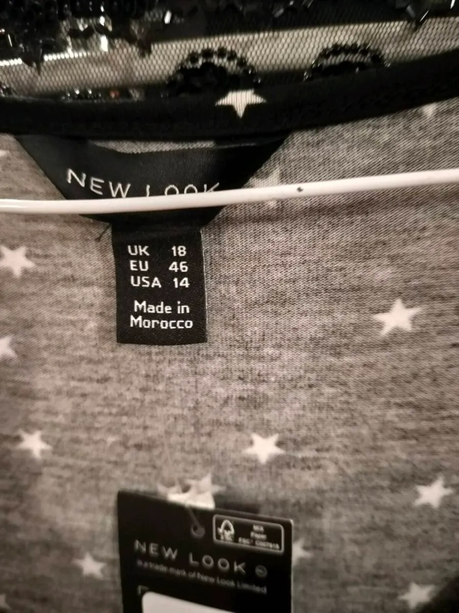 New look black Dress with white star pattern and v - Image 4