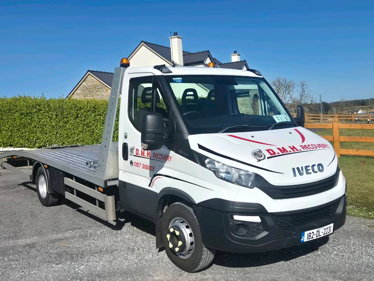 Recovery truck - Image 1