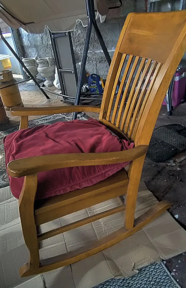Wooden rocking chair - Image 2