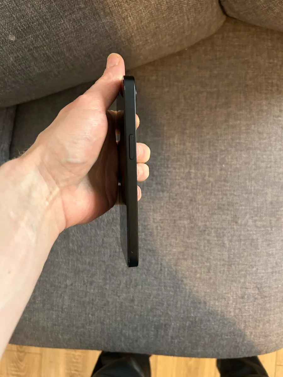 iPhone 16e black 128gb unlocked, 100% battery he - Image 4