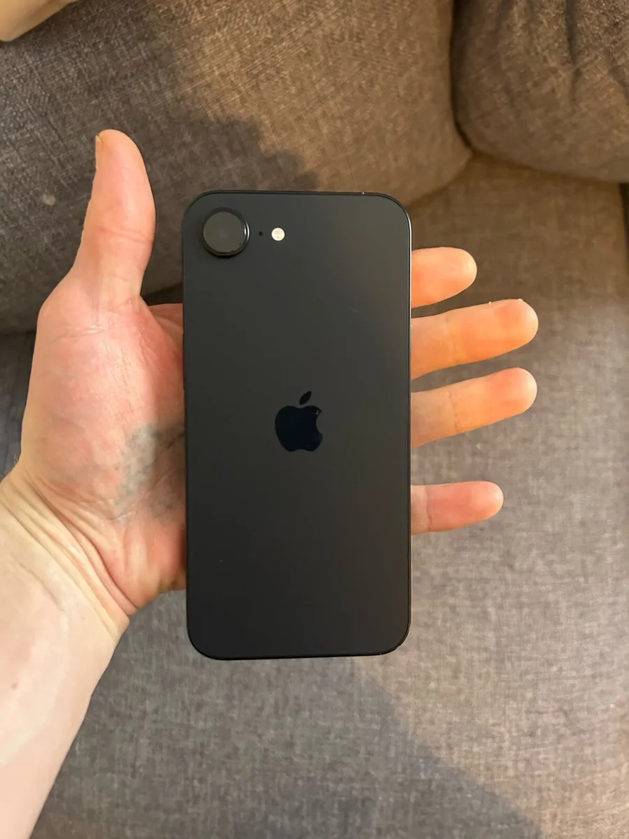 iPhone 16e black 128gb unlocked, 100% battery he - Image 3