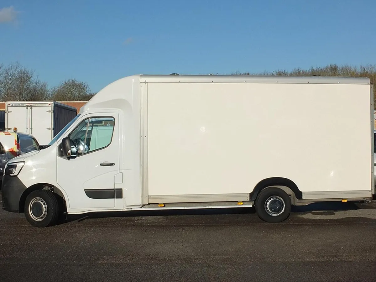 2023 Renault Master Luton Low Loader Box Van - Image 3