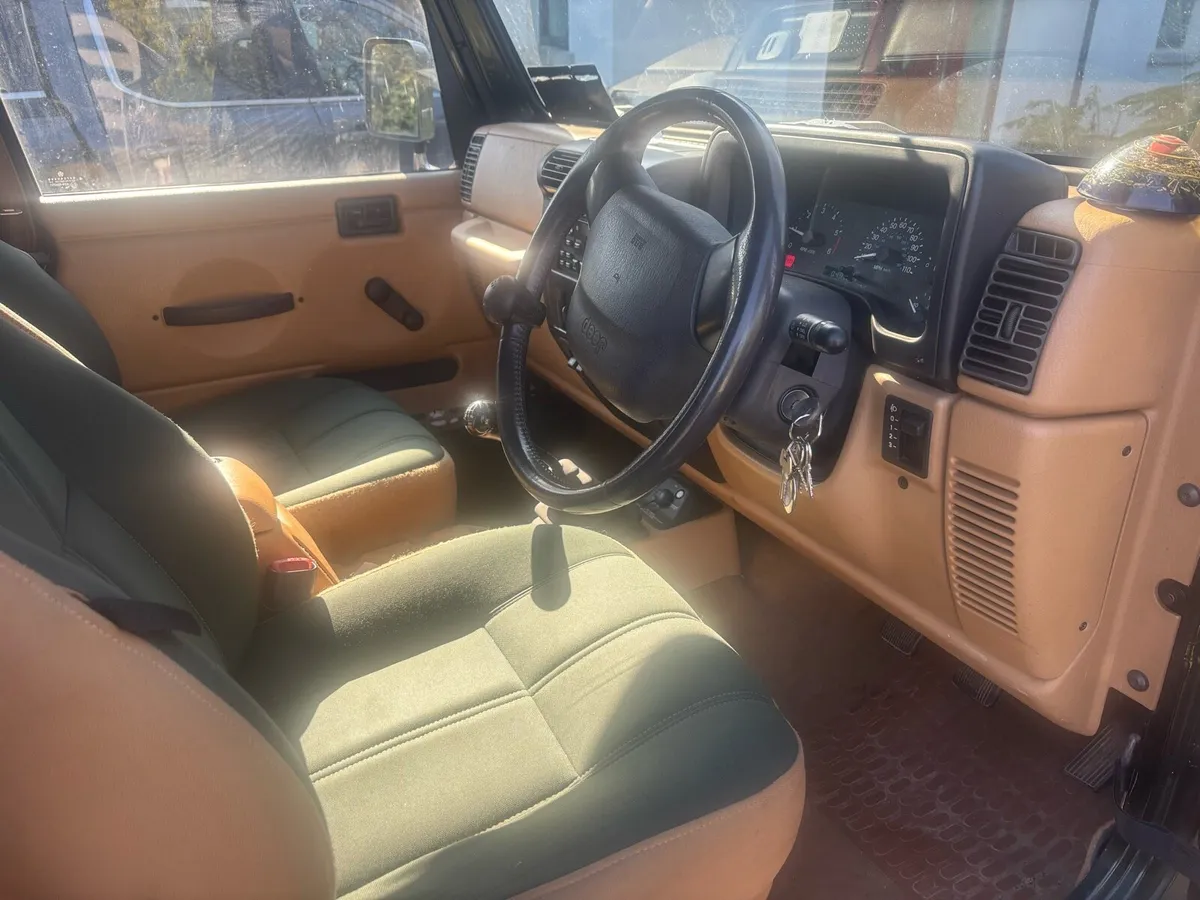 Jeep Wrangler - Image 2