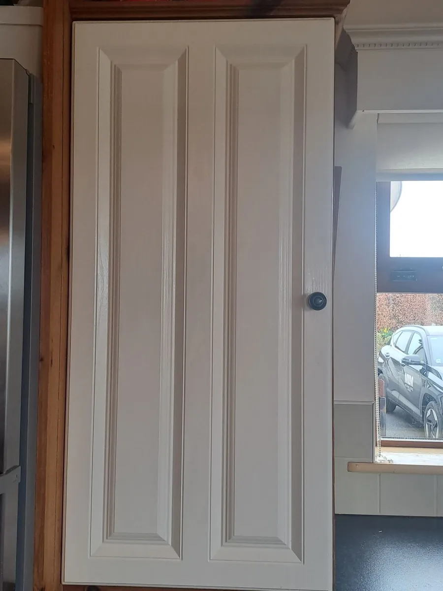 Kitchen units - Image 1