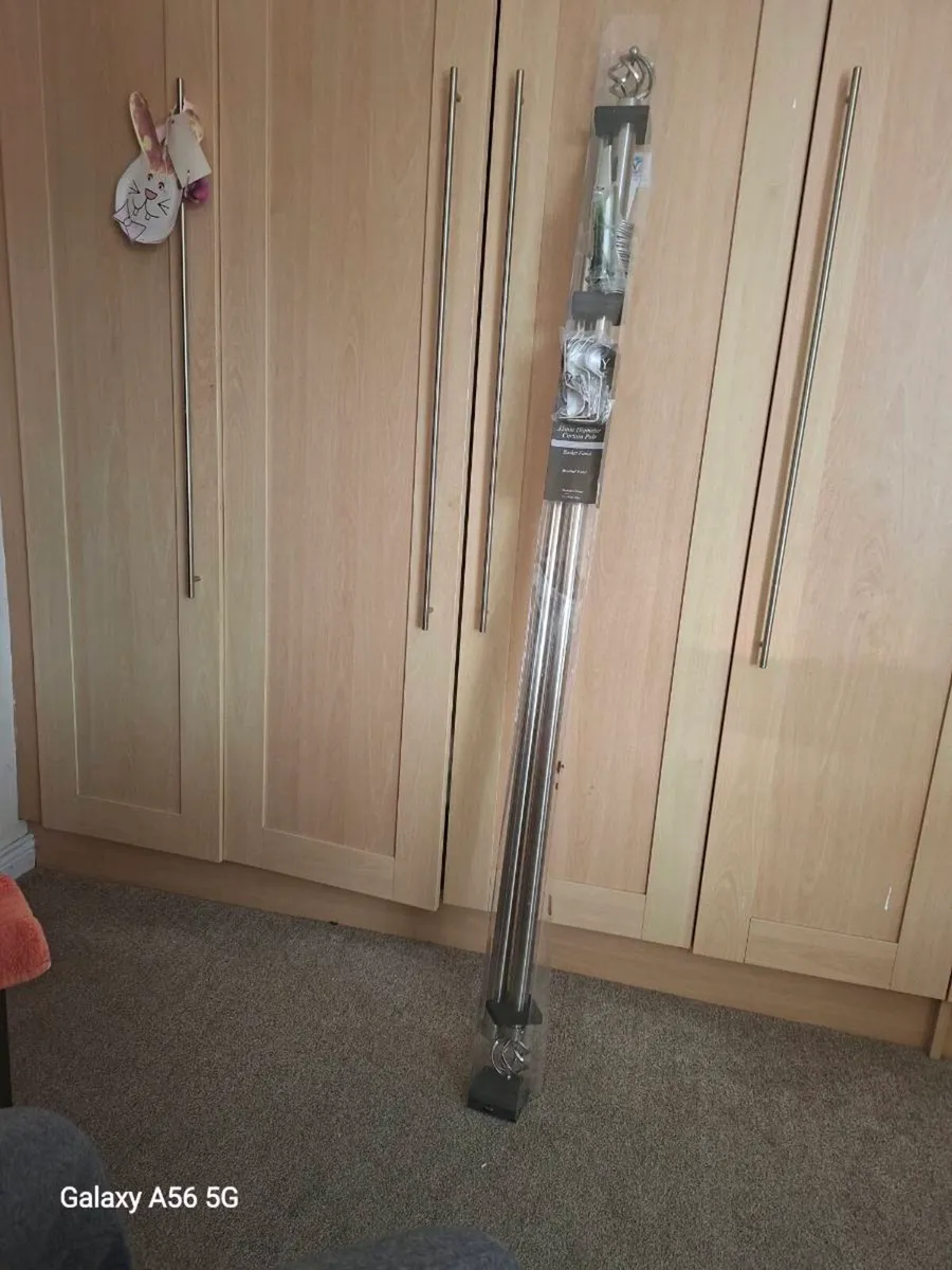 CURTAIN POLE - Image 1