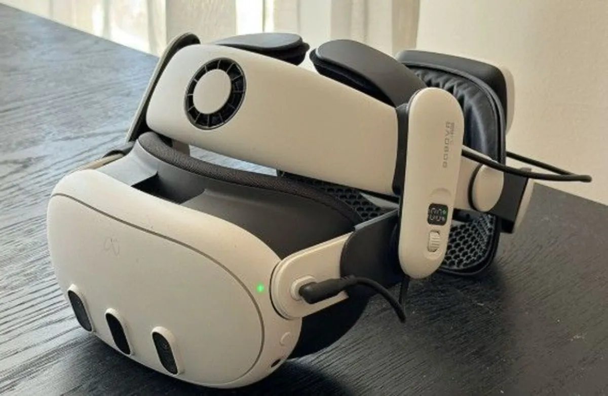 Meta Quest 3 VR Headset – 128GB + BOBOVR S3 Pro Ba - Image 1