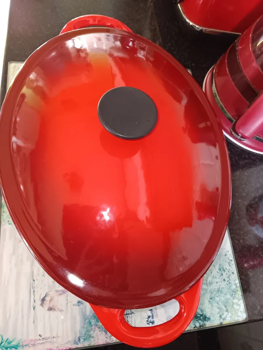 Cast iron pot - Image 1