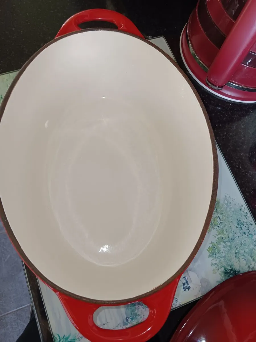 Cast iron pot - Image 2