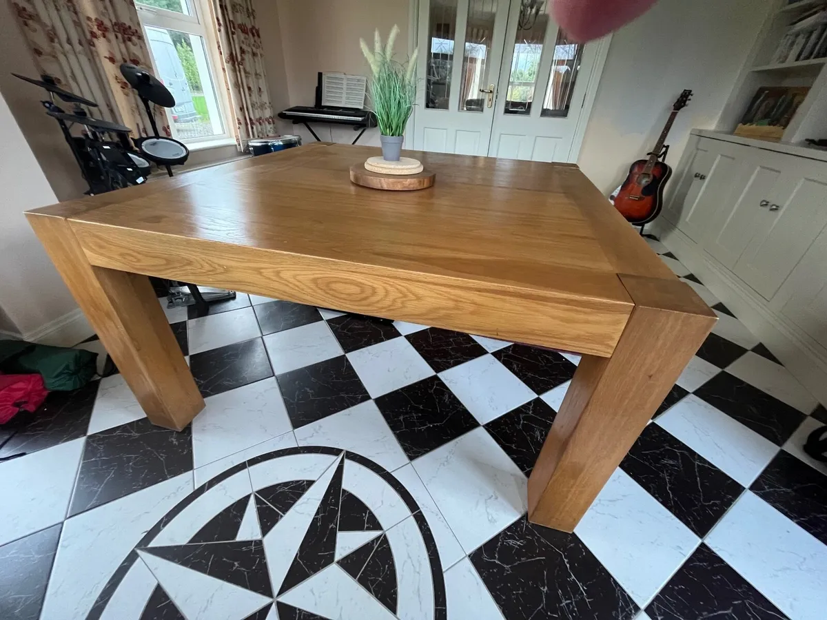 Kitchen table - Image 1