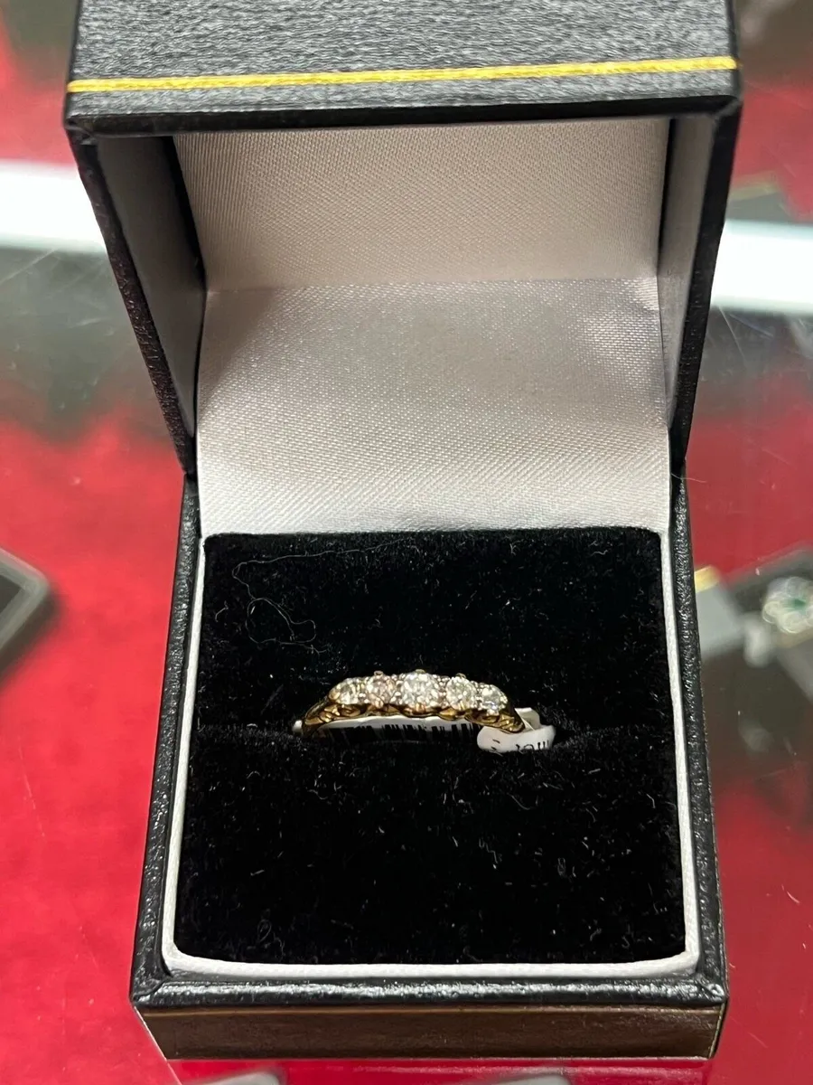 18k gold vintage diamond ring. - Image 1