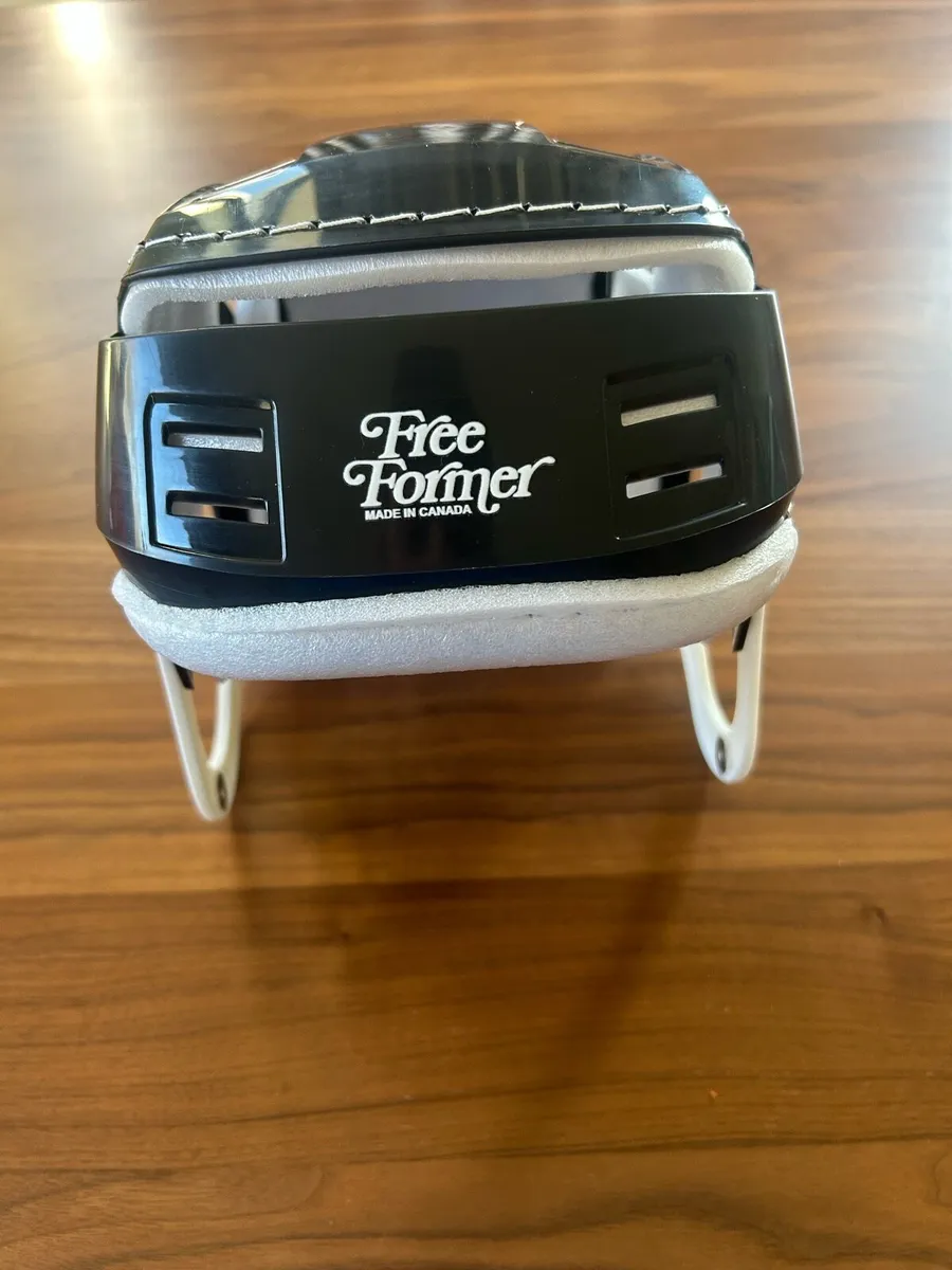 Gola hurling helmet - Image 3