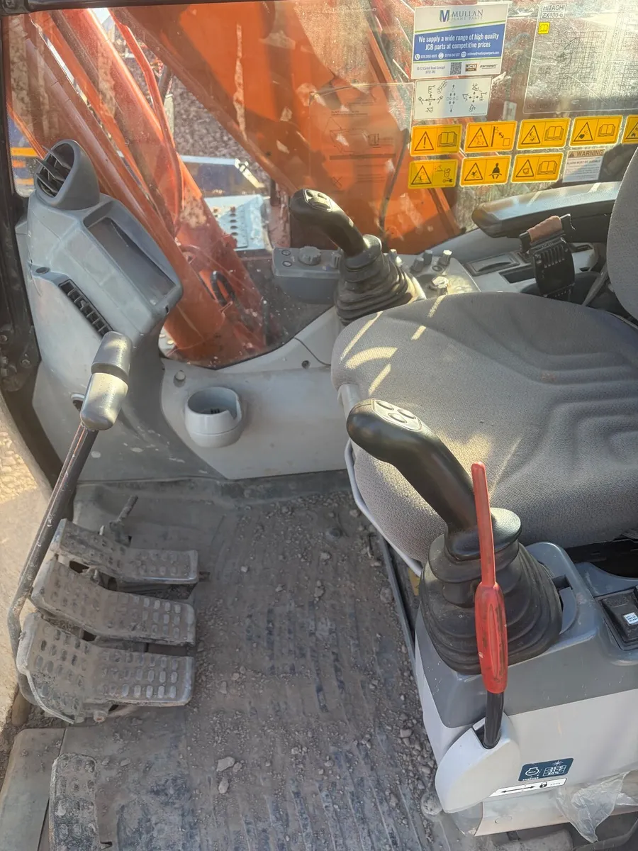 Hitachi 130-6 for sale - Image 3