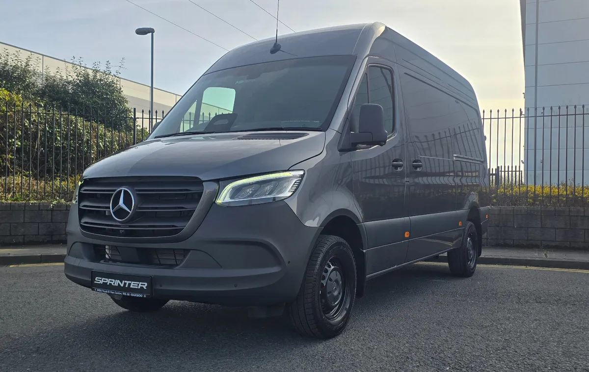 Sprinter 319/36 Auto Select - Image 3