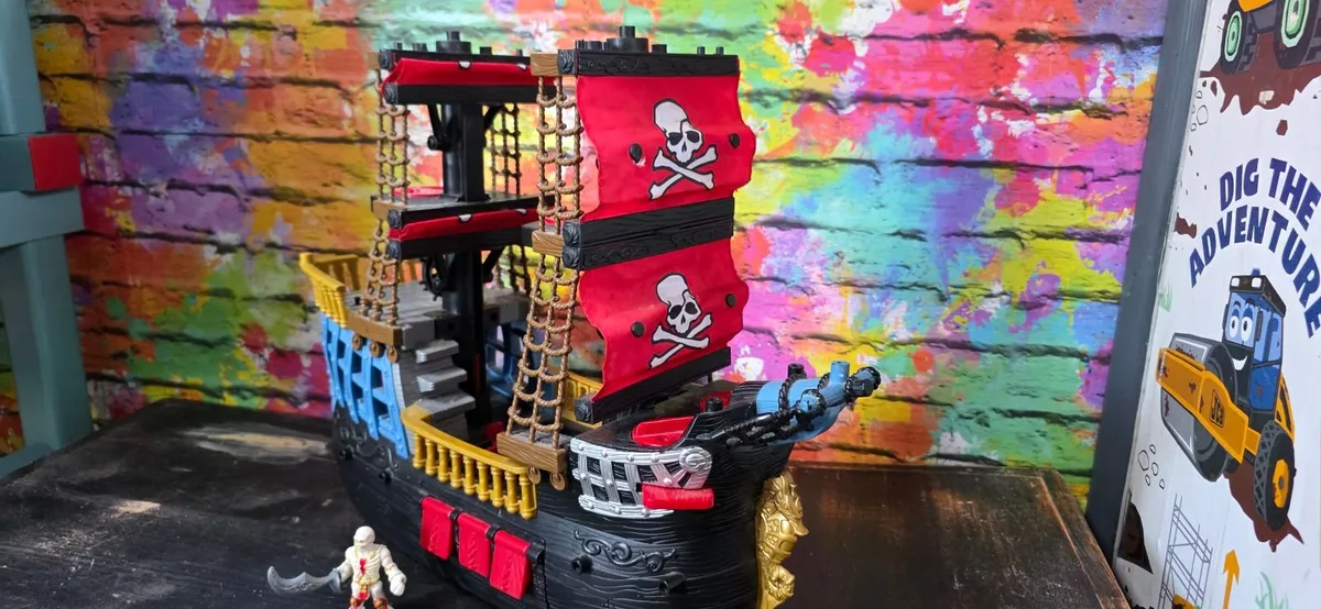 Imagine pirate ship with 1 figure - Image 1