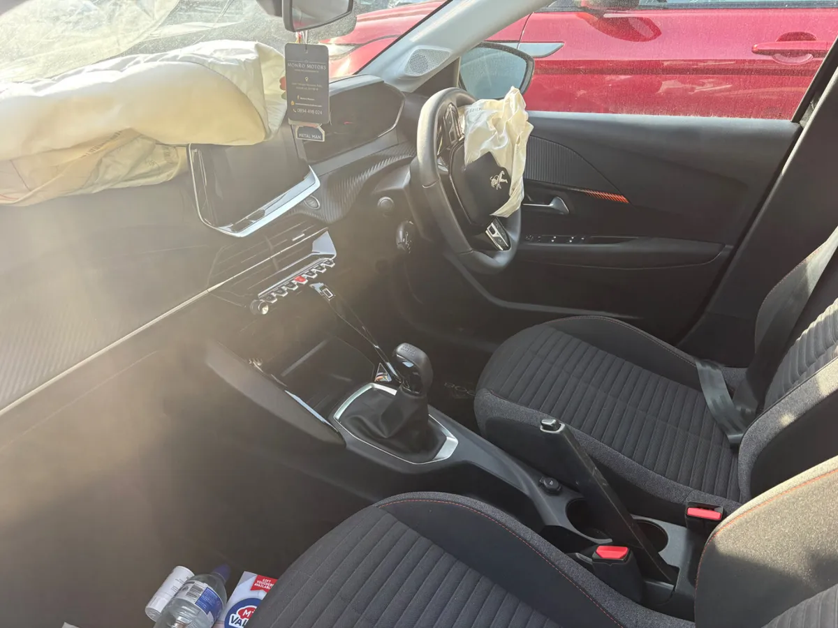 22 Peugeot 208 1.2 Petrol - Image 4