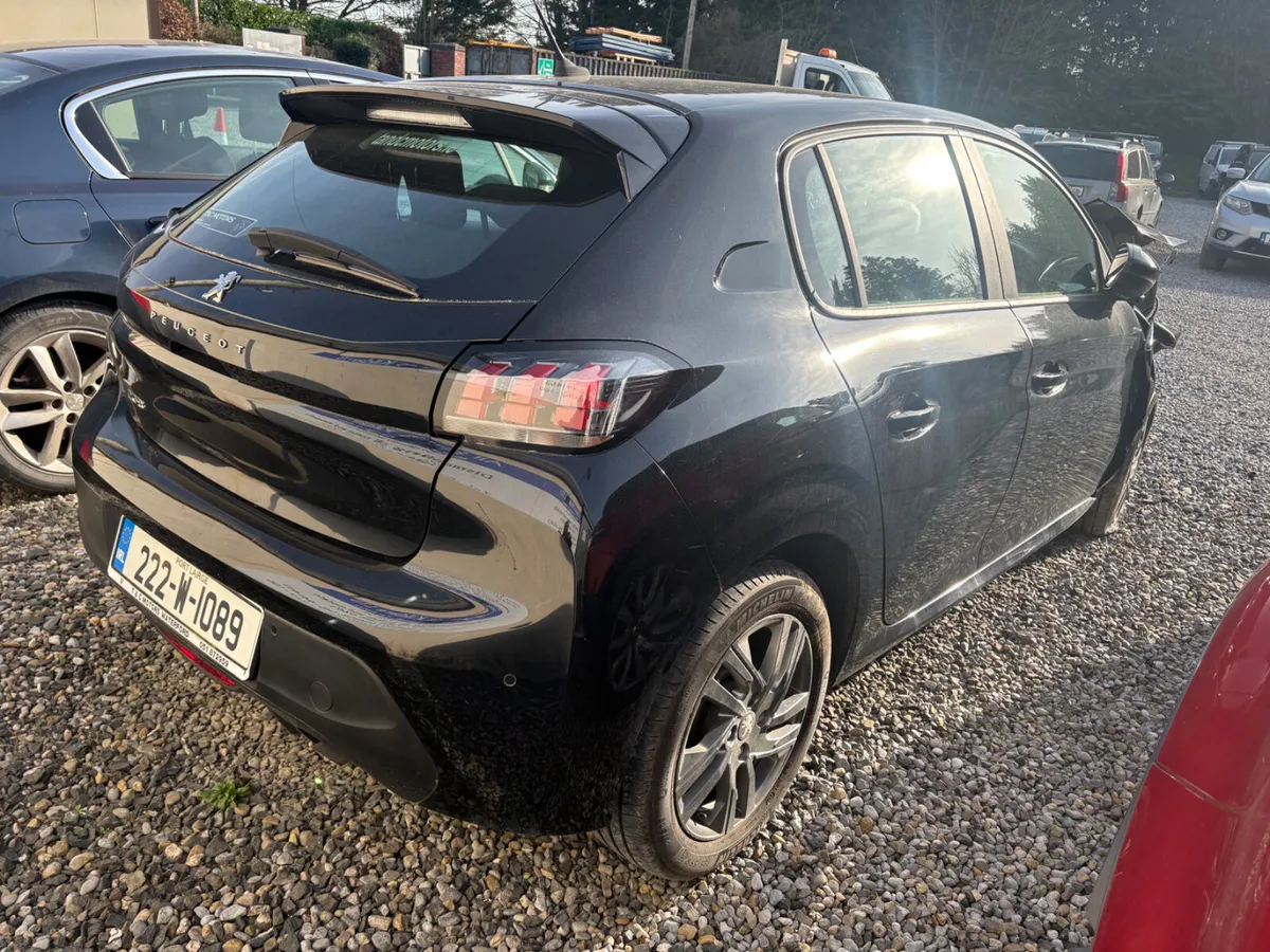 22 Peugeot 208 1.2 Petrol - Image 2