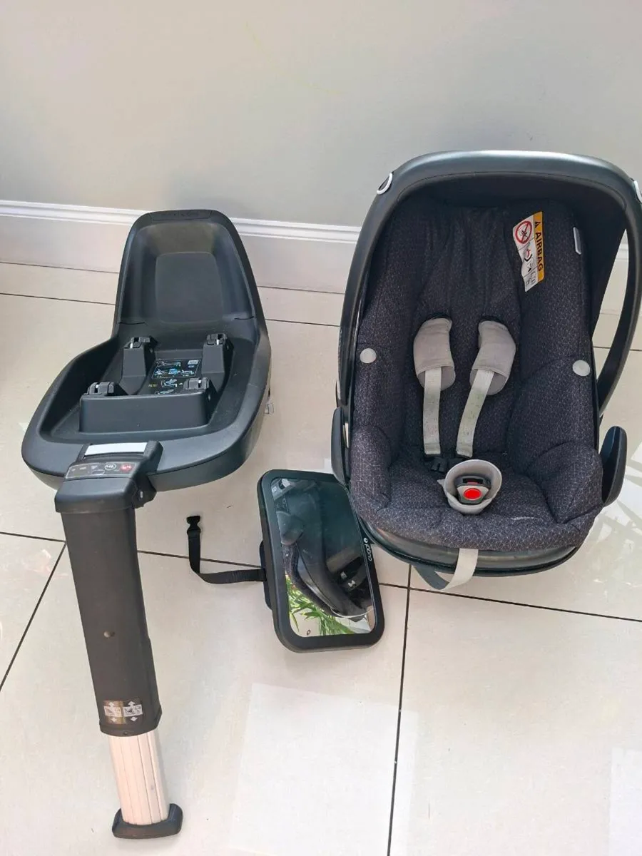 Maxi Cosy Baby Car Seat & ISOFIX - Image 1
