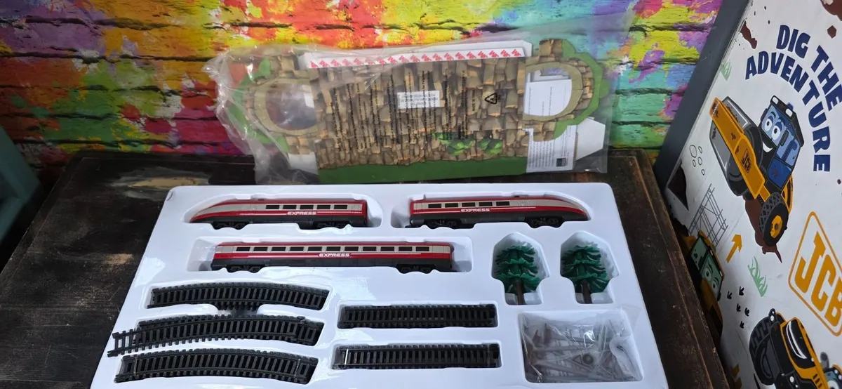 Hornby Junior Train (never used) + extra train set - Image 4