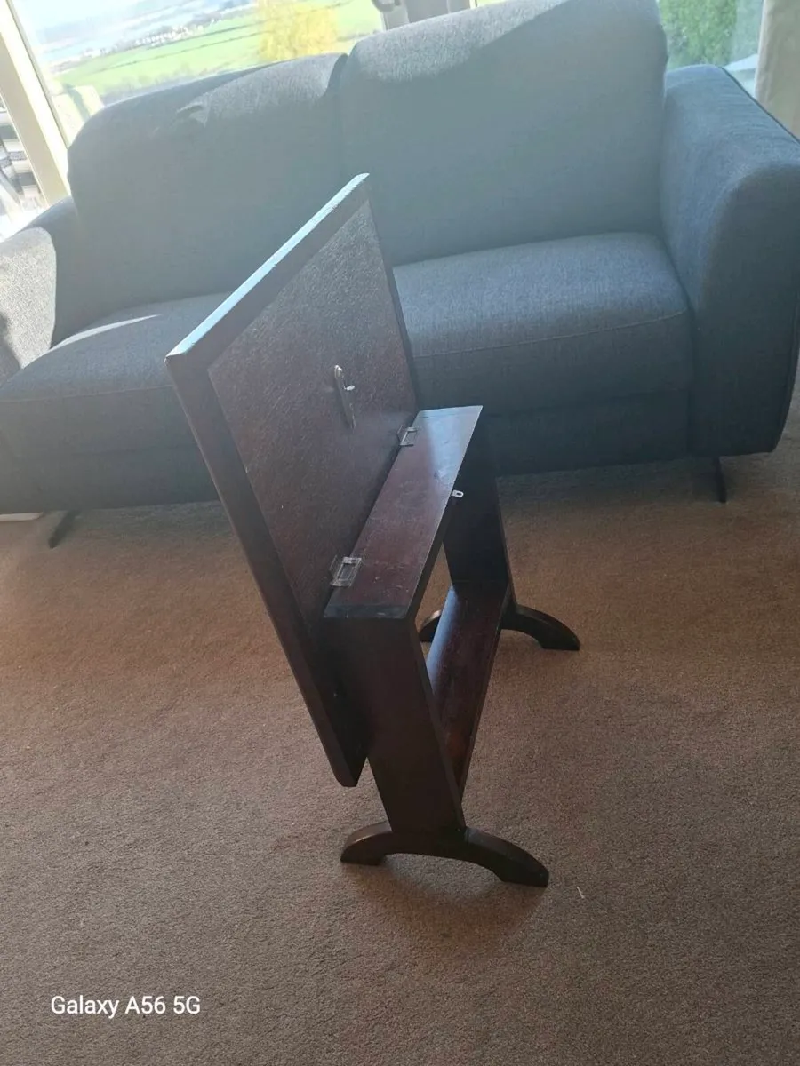 COFFEE TABLE. - Image 3