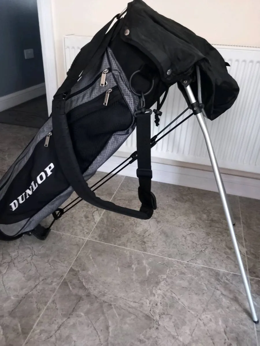 Dunlop golf bag with stand. - Image 1