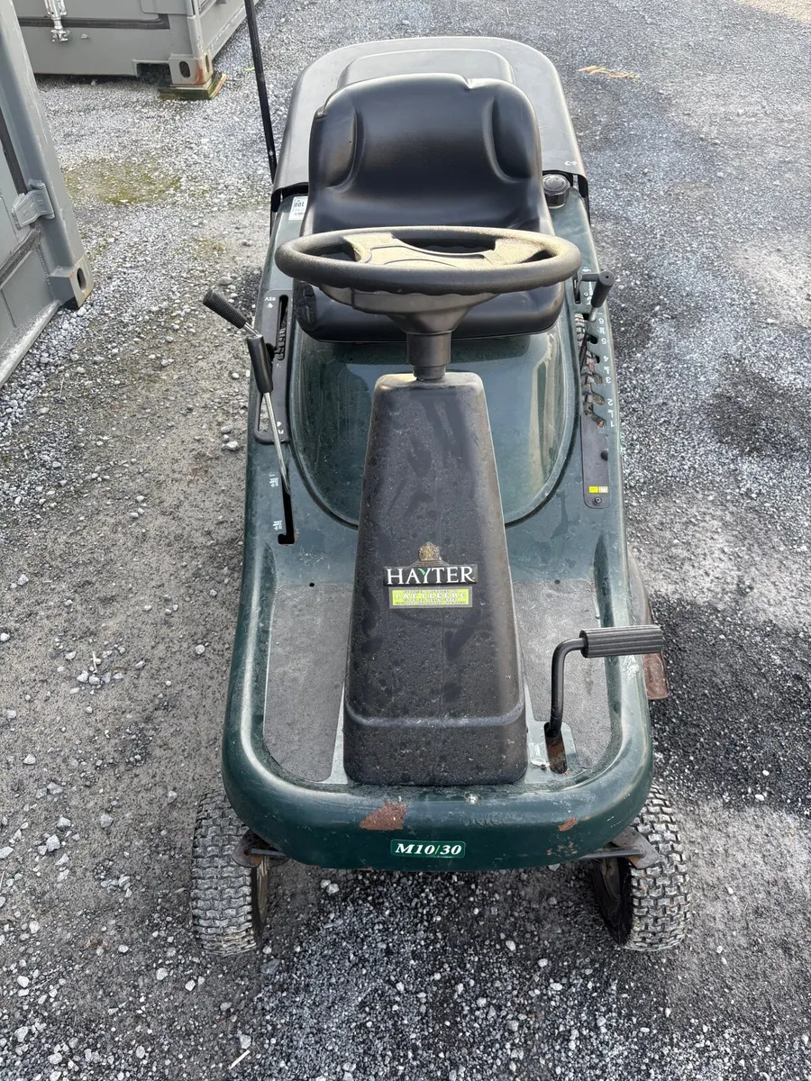 Hayter M10/30 Ride on Lawnmower - Image 4
