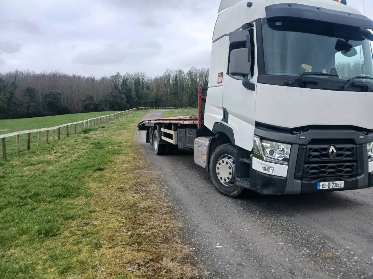 Renault T range 380 caravan transporter - Image 3