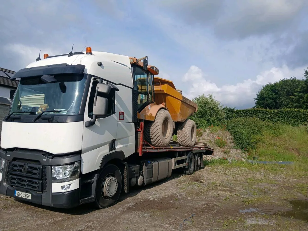 Renault T range 380 sloper body with ramps - Image 1