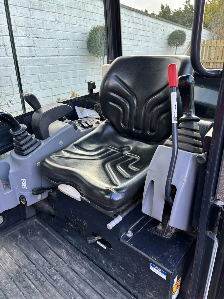 Kubota KX016-4   1.6ton Mini Digger - Image 4