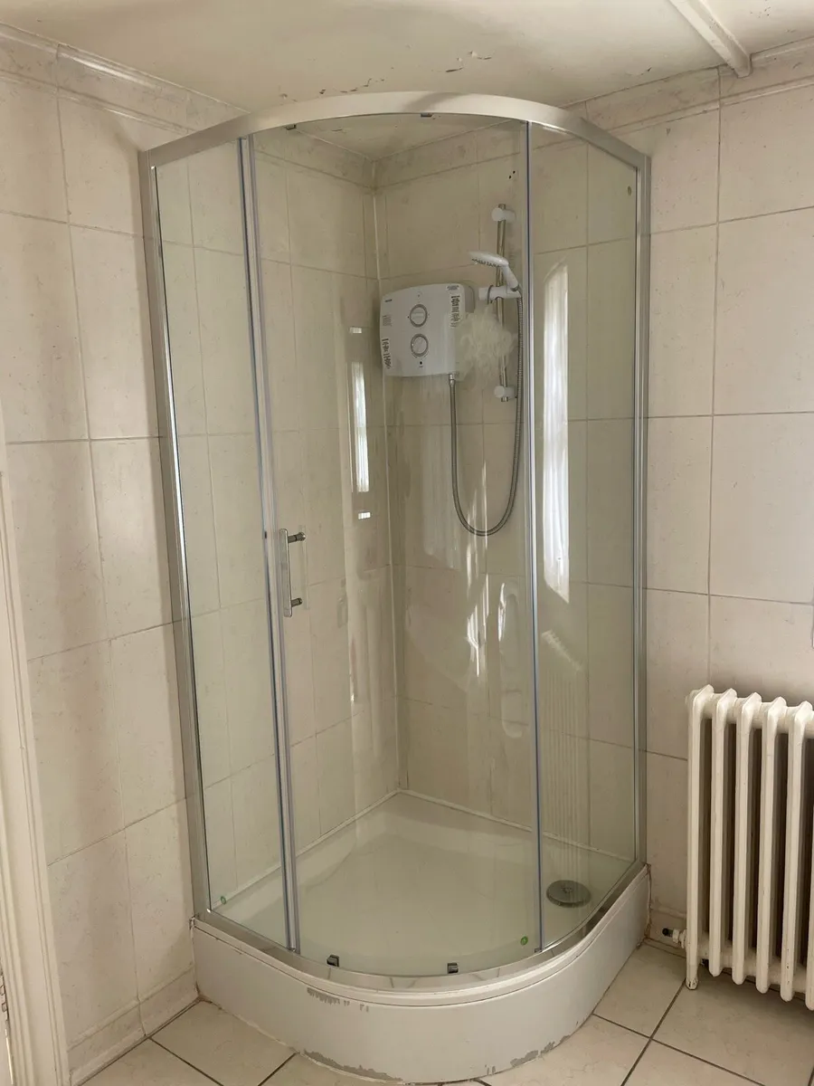 Flair 900 x 900 Quadrant Shower Door - as new. - Image 1